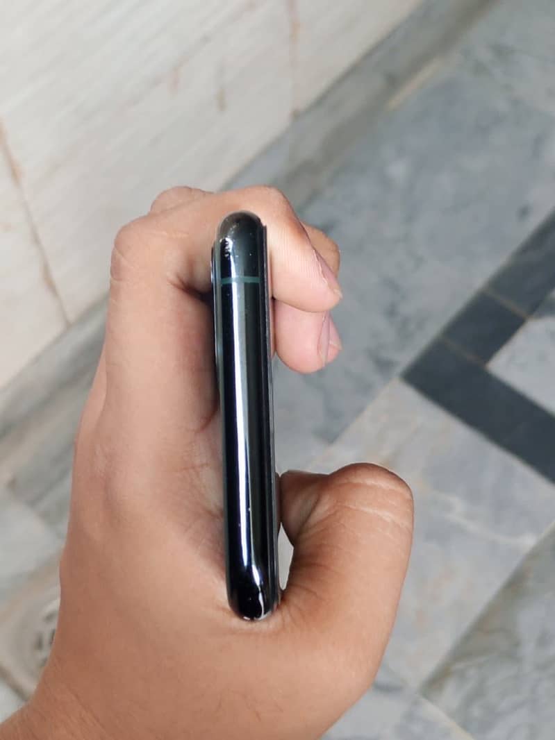 Apple iPhone 11 Pro 2
