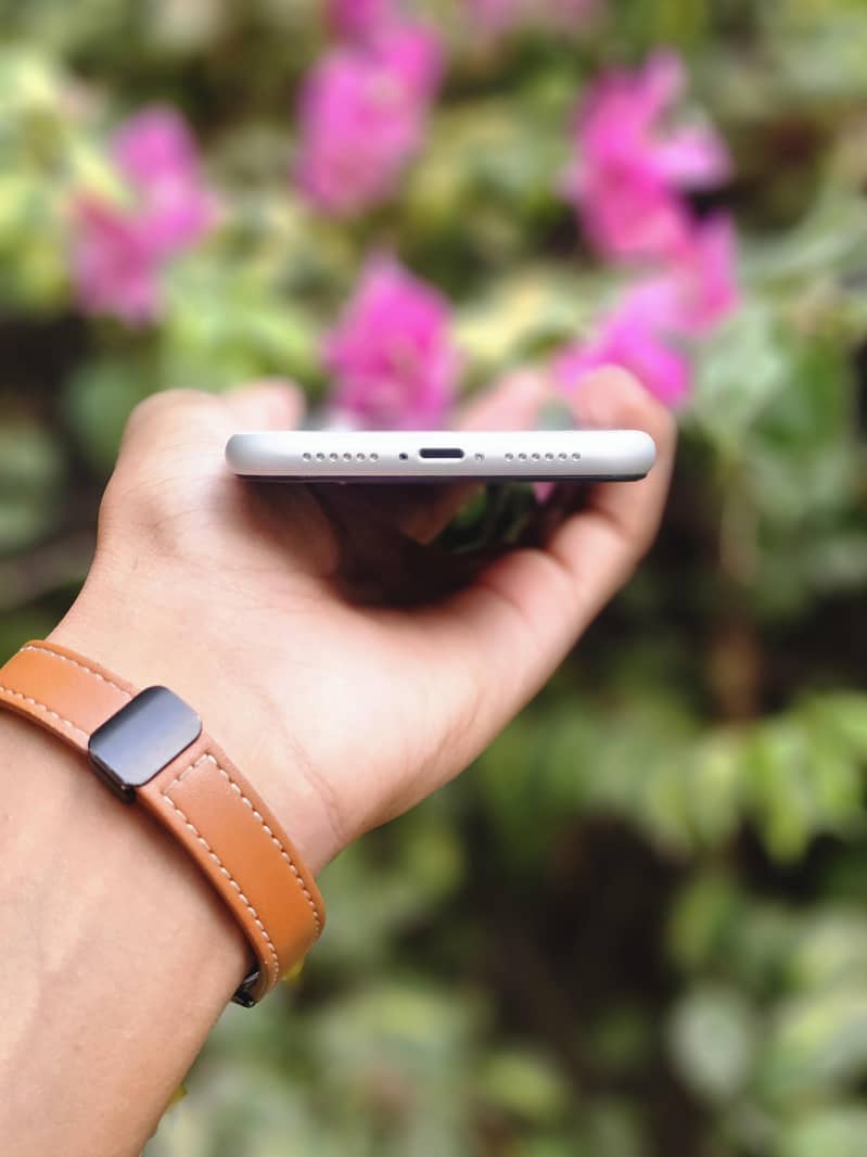 iPhone XR 3