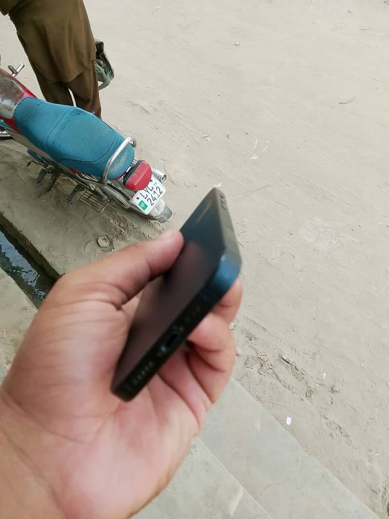 Apple iPhone 14 5