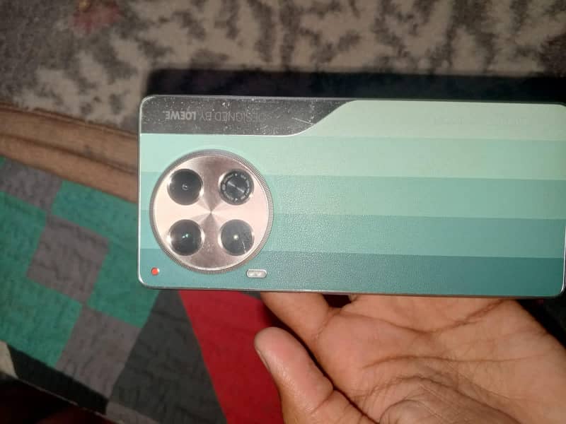 Tecno CAMON 30 0