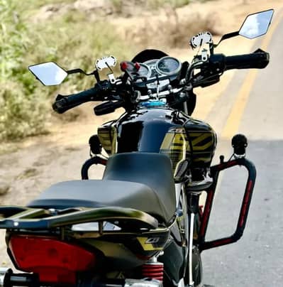 Honda cb150f 3000 Chali hai bike 10/10 condition full modified hai
