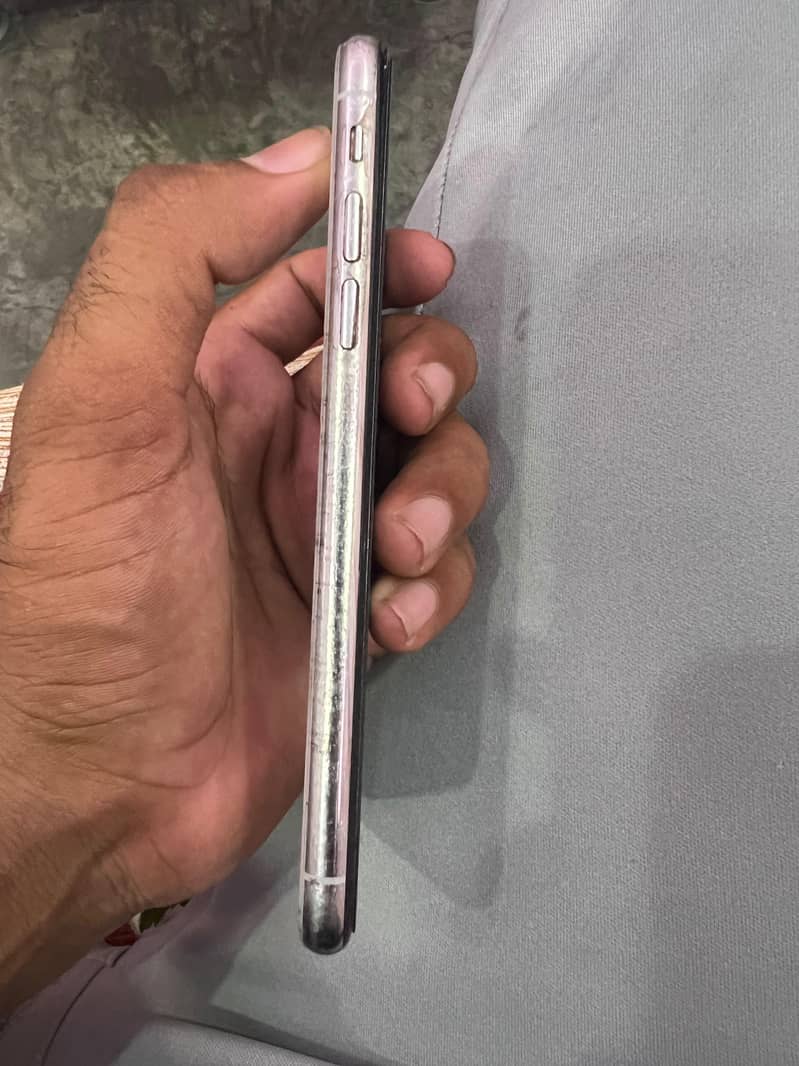 Apple iPhone X 3