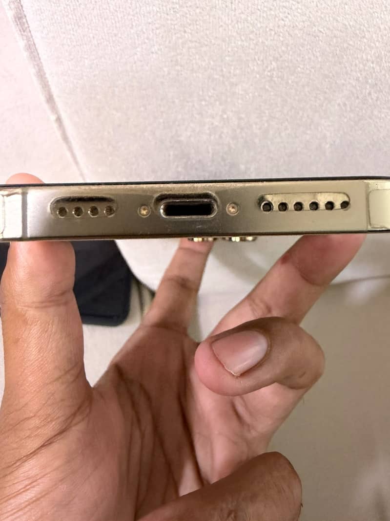 Apple iPhone 14 Pro Max 0
