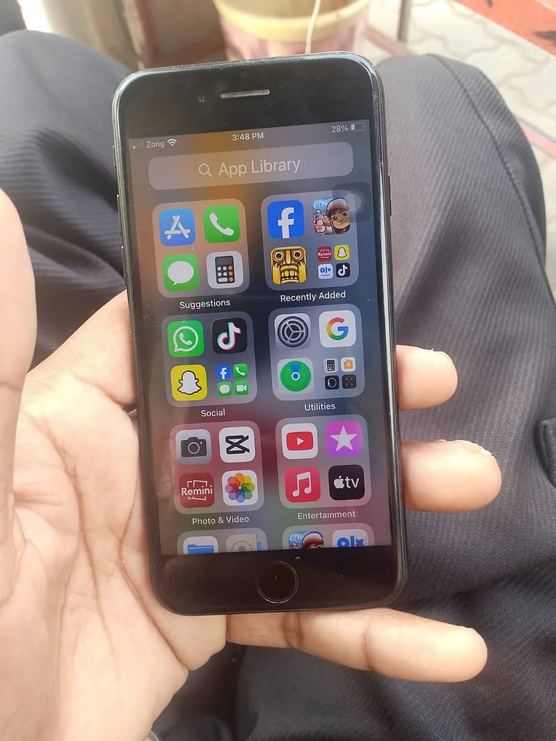Apple iPhone 7 2