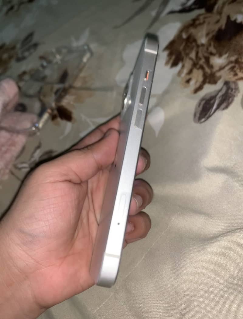 Apple iPhone 13 3