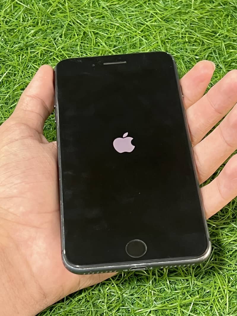 Apple iPhone 8 Plus 2