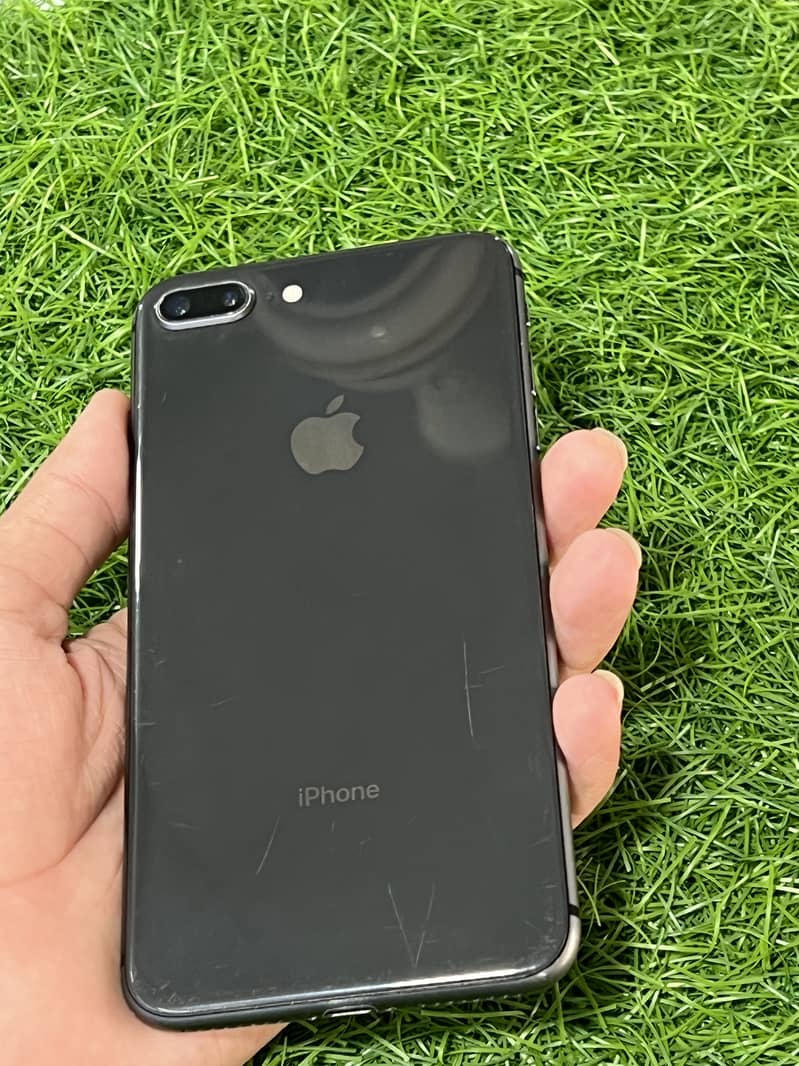 Apple iPhone 8 Plus 3