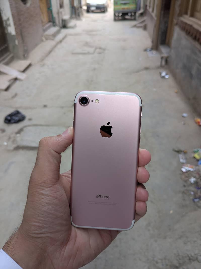 Apple iPhone 7 1