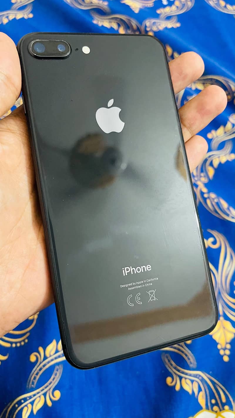 Apple iPhone 8 Plus 4