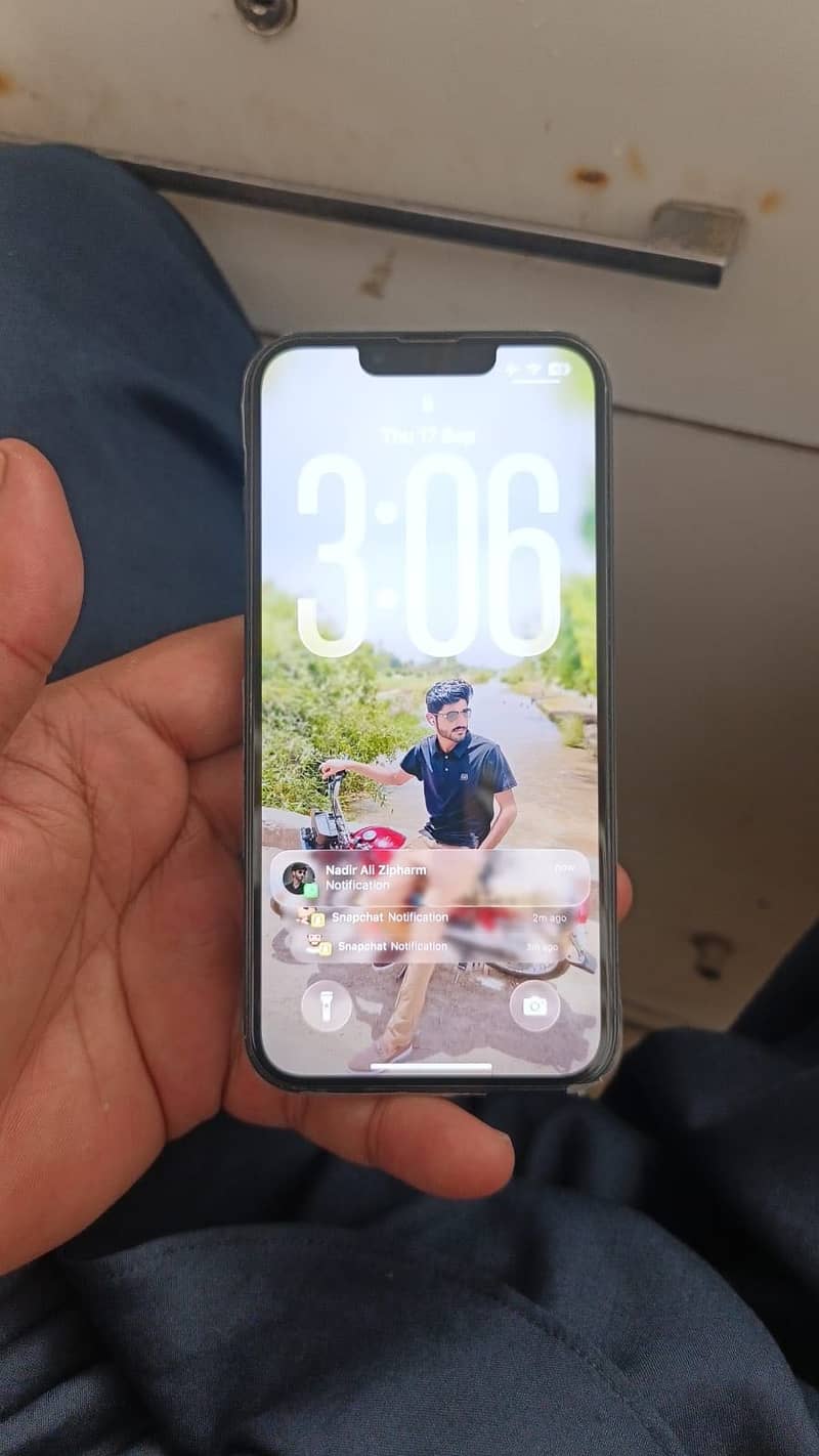 Apple iPhone 13 0