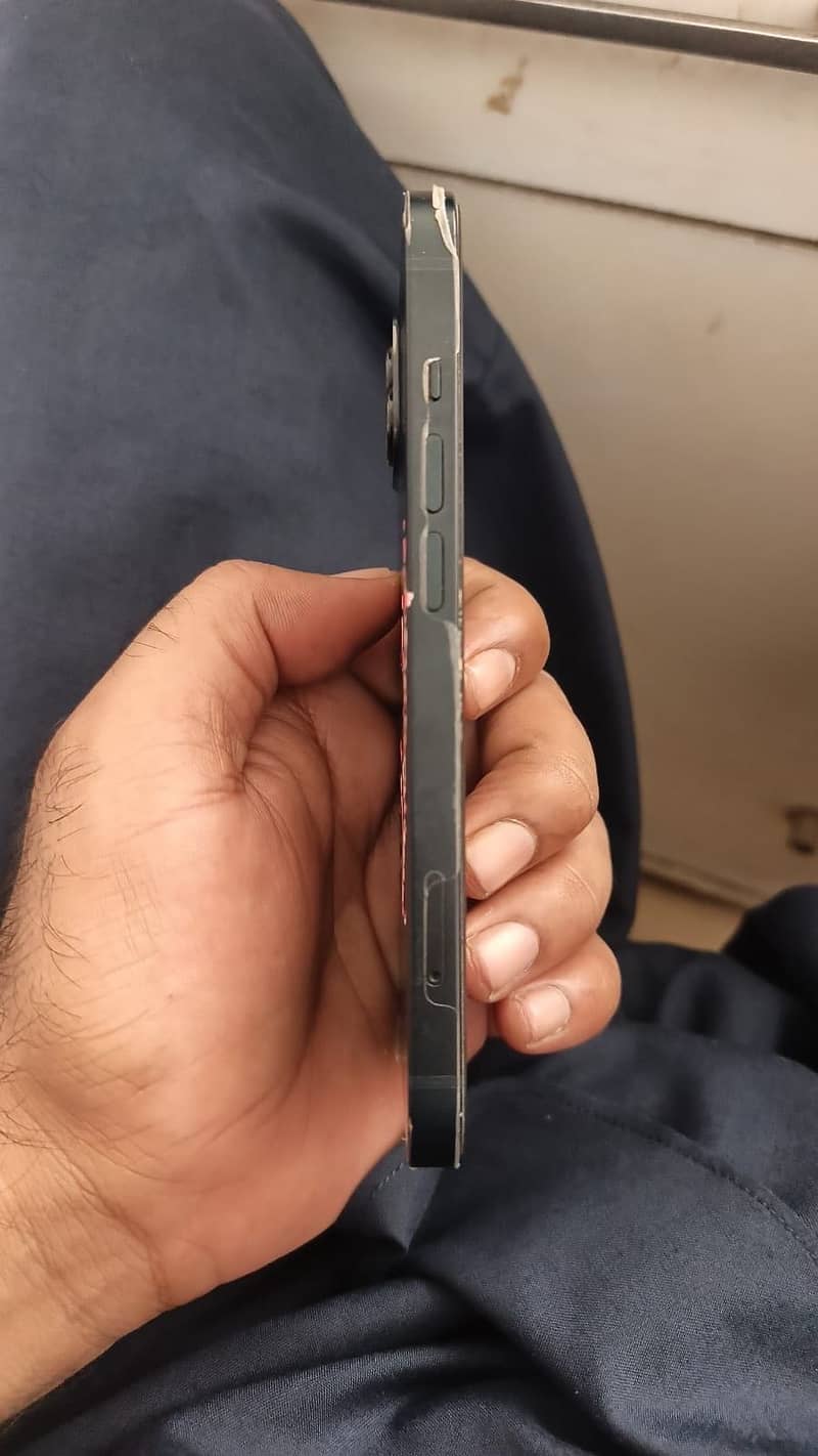 Apple iPhone 13 2