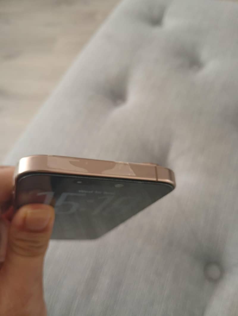 Apple IPhone 16 Pro Max 4