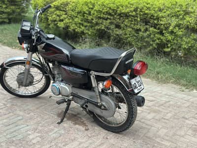 Honda 125 23/24 1st owner engine ok back tyre new Al document complete
