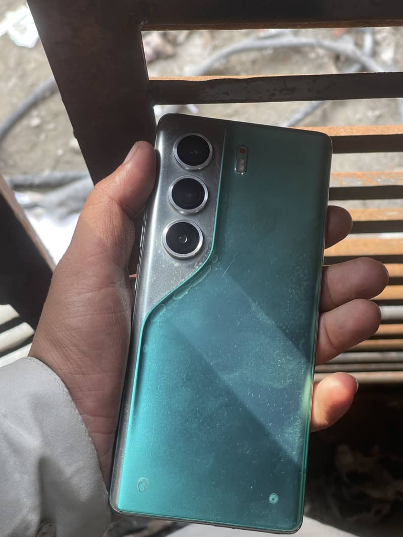 Tecno CAMON 40 Pro 0