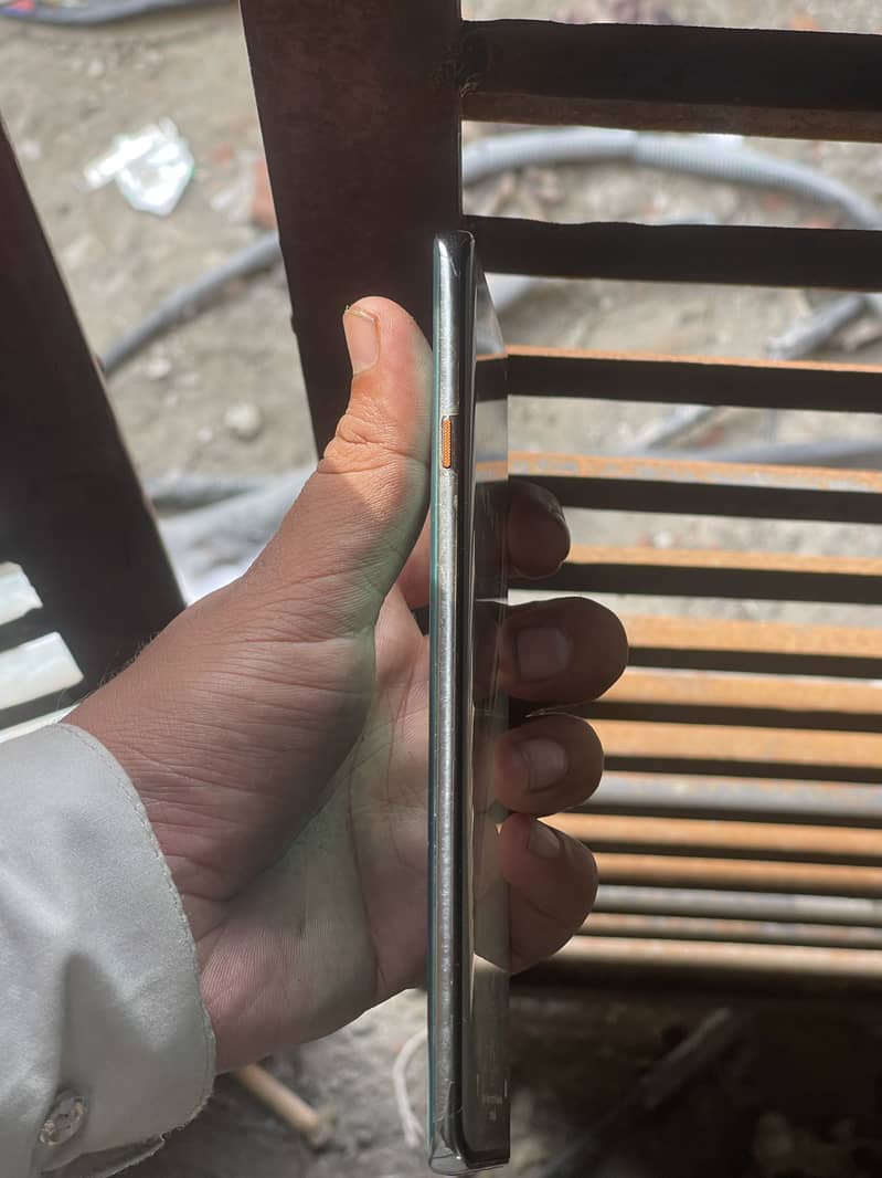 Tecno CAMON 40 Pro 4