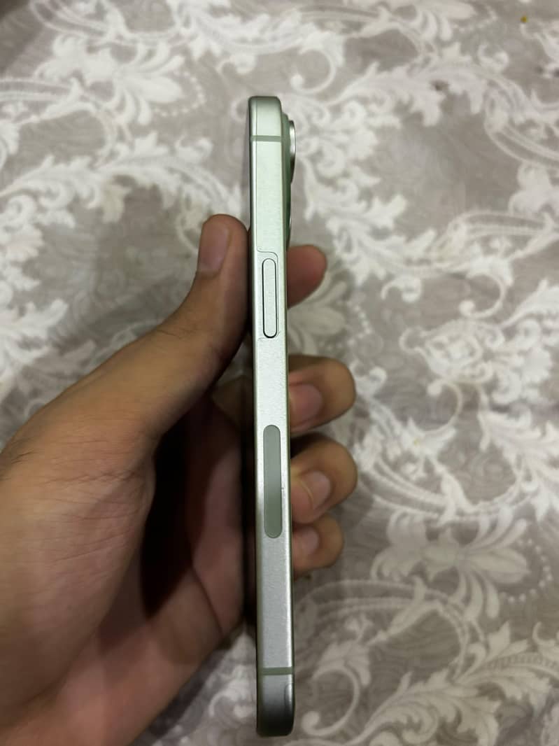 Apple iPhone 15 2