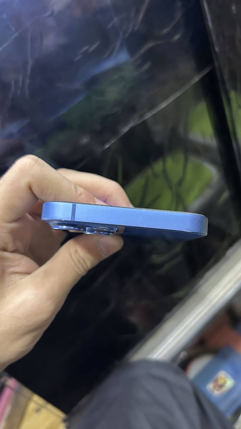 Apple iPhone 13 2