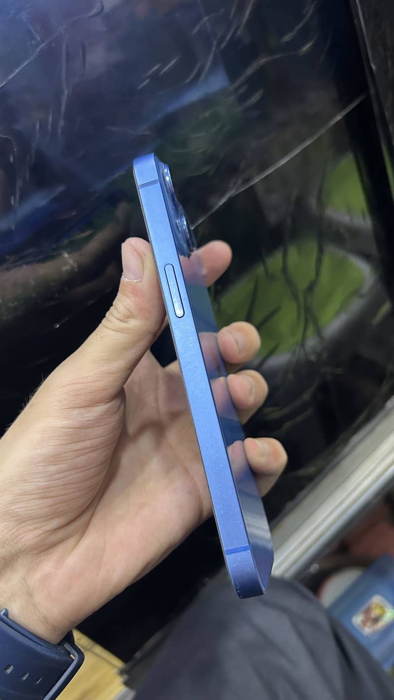 Apple iPhone 13 4