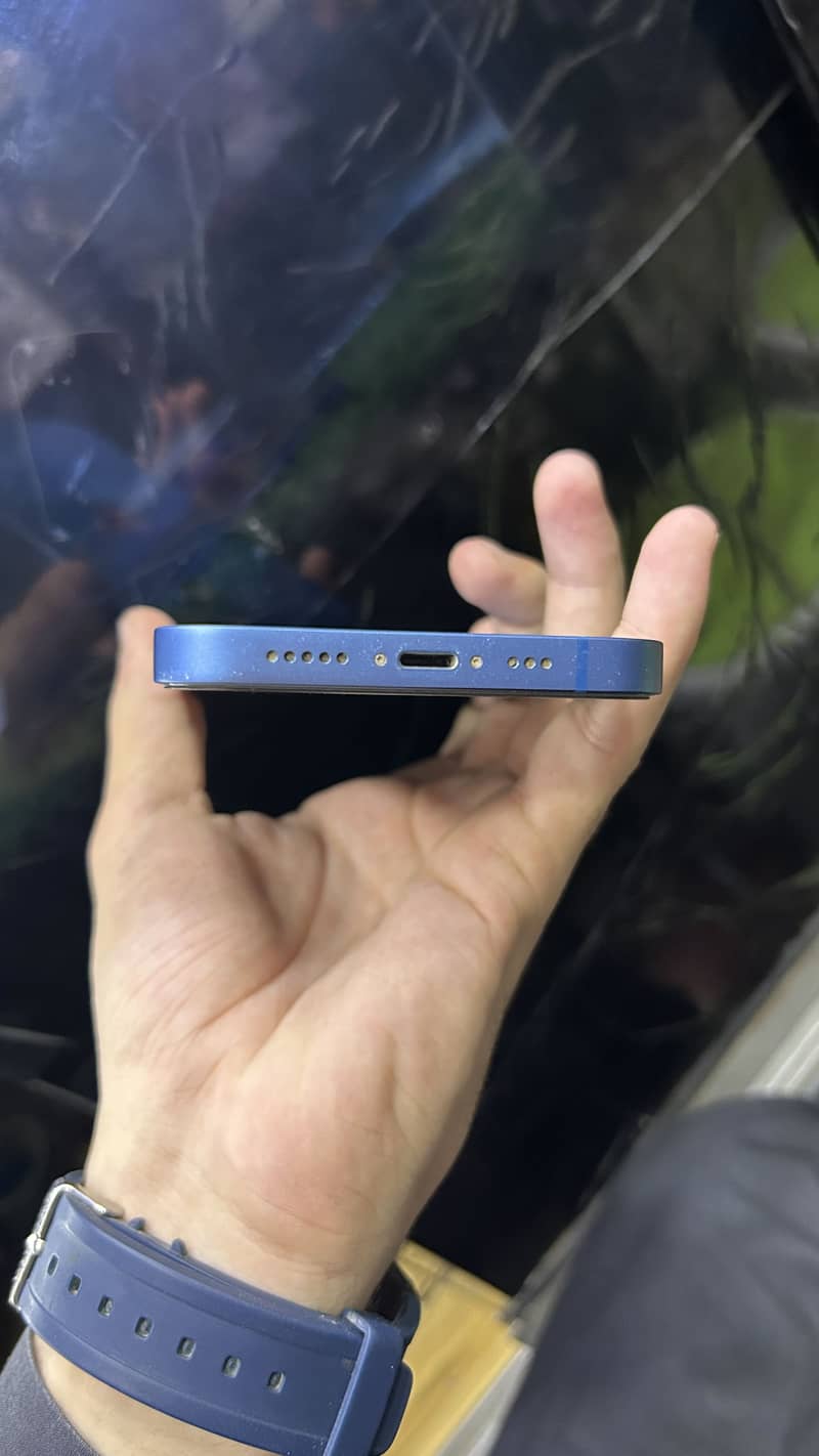 Apple iPhone 13 5