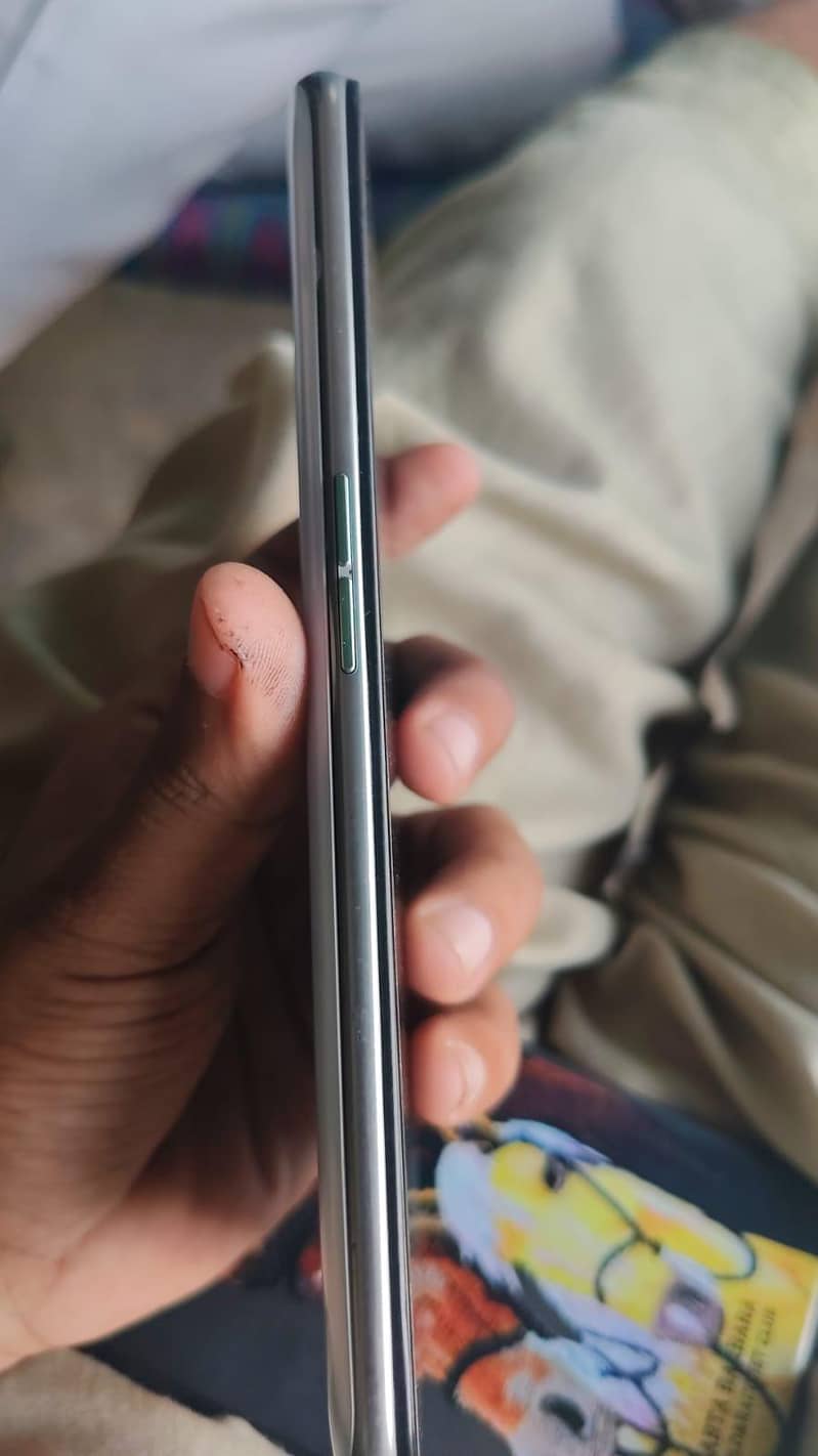 OPPO Reno 2f 3