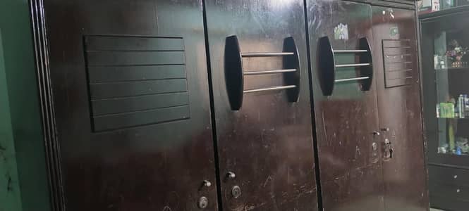 4 door cupboard