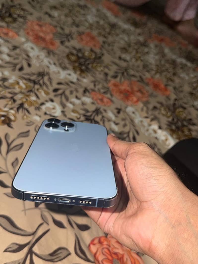 Apple iPhone 13 Pro Max 8