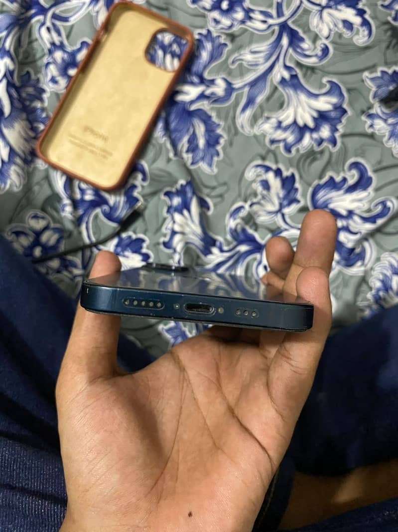 iPhone 13 simple 0