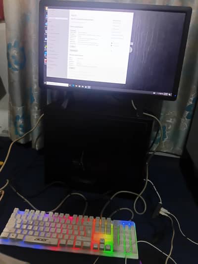 I am selling my gaming PC with all the accessories. pl