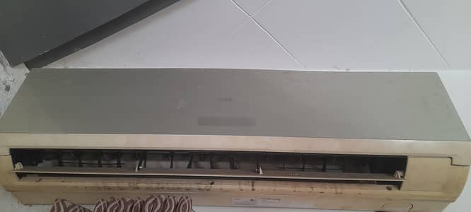 Haier 1.5  ton used A. C for sale