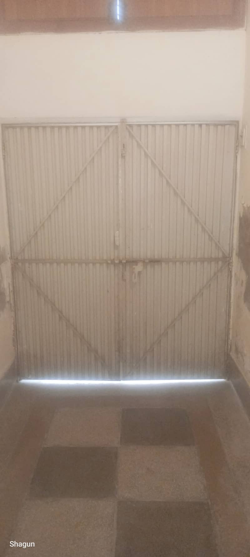 Iron gates 0