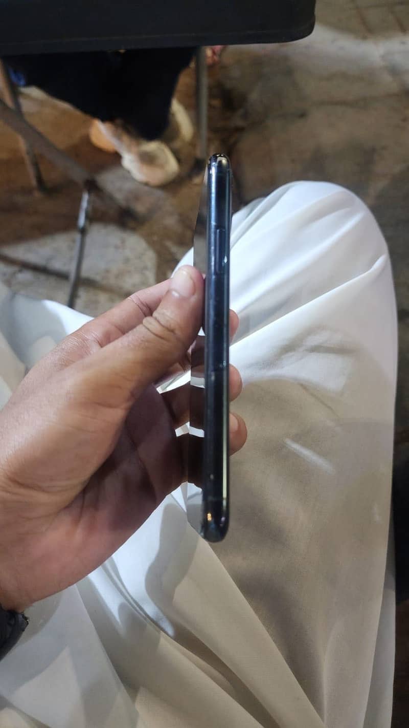 Apple iPhone 11 Pro 1