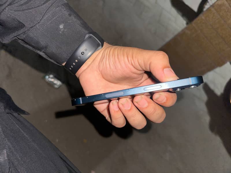 Apple iPhone 13 1