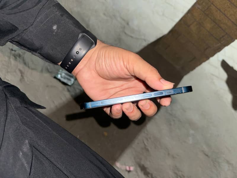 Apple iPhone 13 4