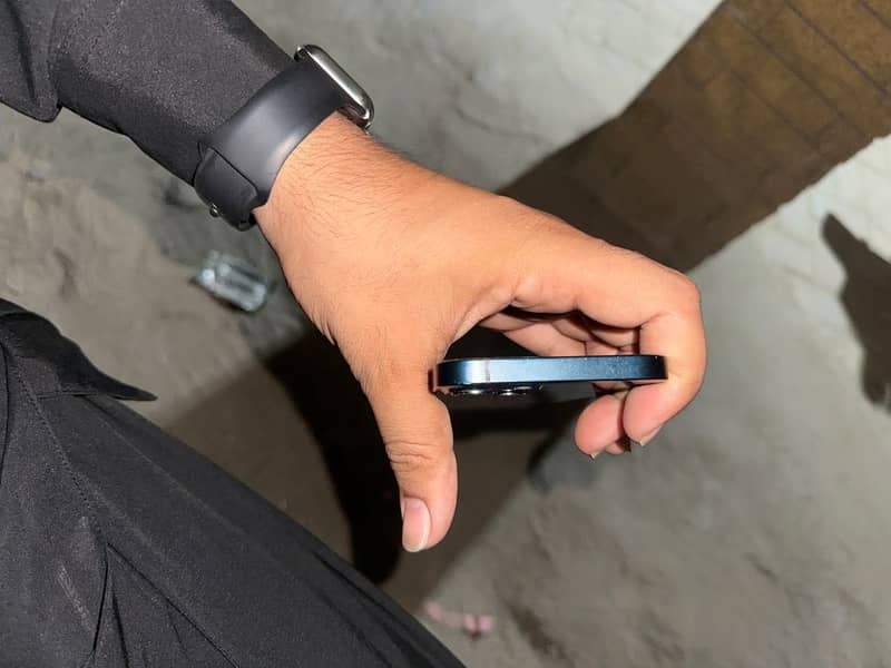 Apple iPhone 13 14