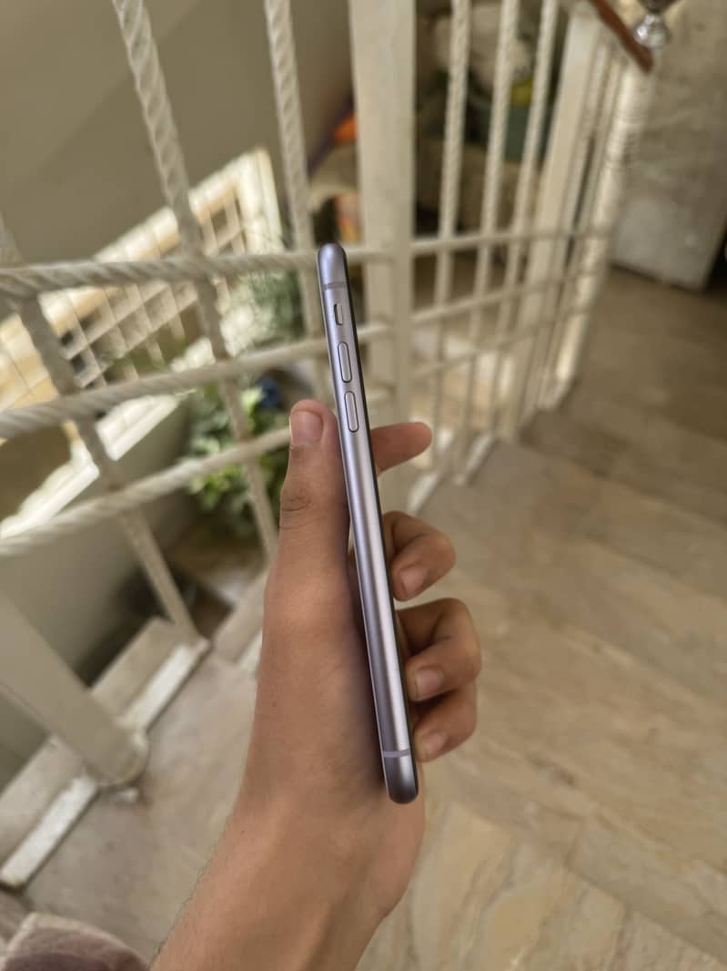 Apple iPhone 11 3