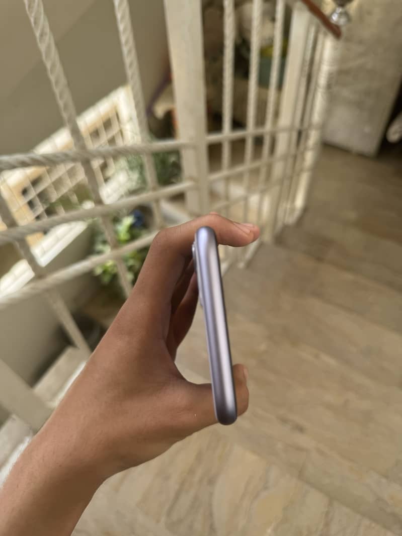 Apple iPhone 11 4