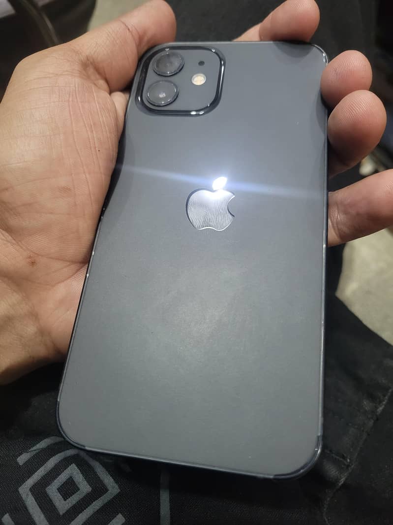 Apple iPhone 12 4