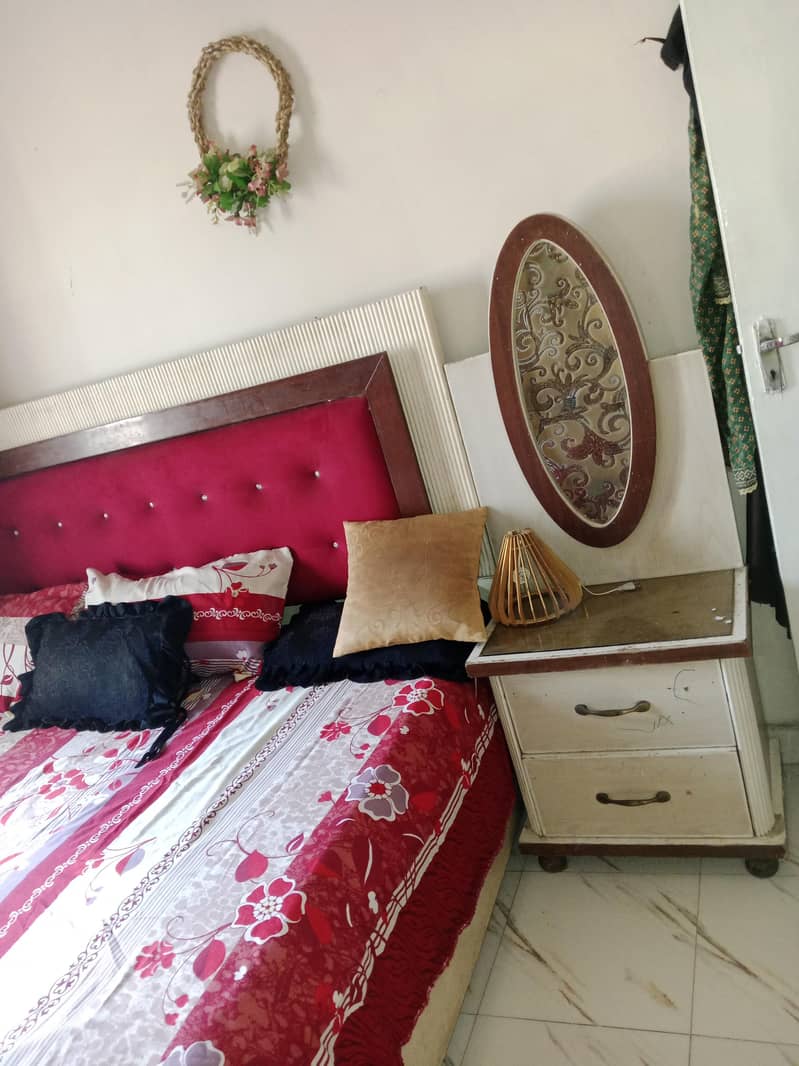 bed +2 side table + dressing 3