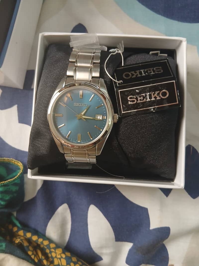 Men watch 1