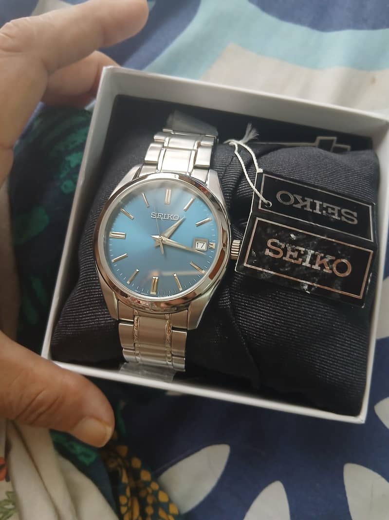 Men watch 2