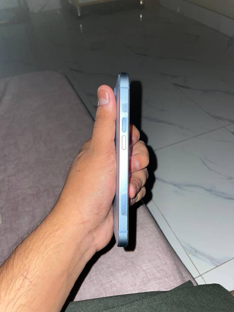 Apple iPhone 14 3