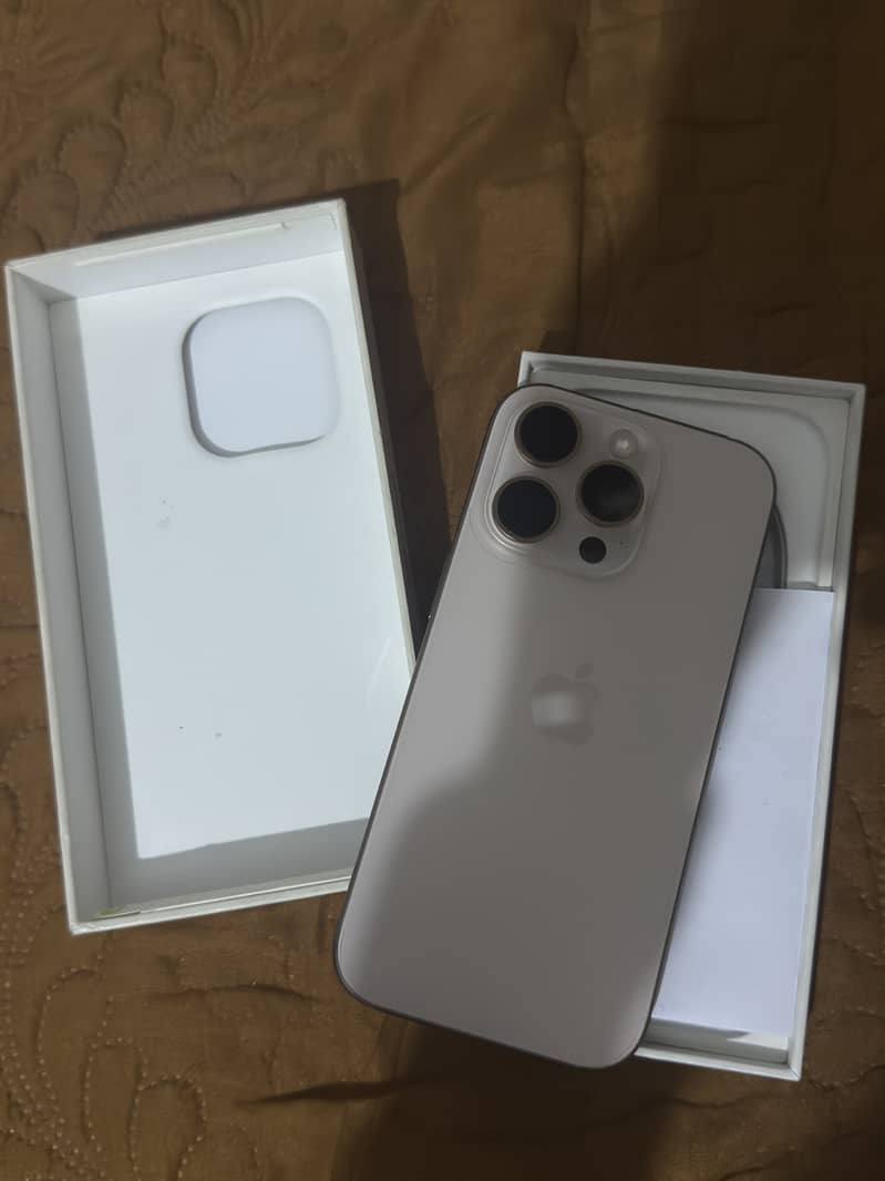 Apple iPhone 16 Pro 1