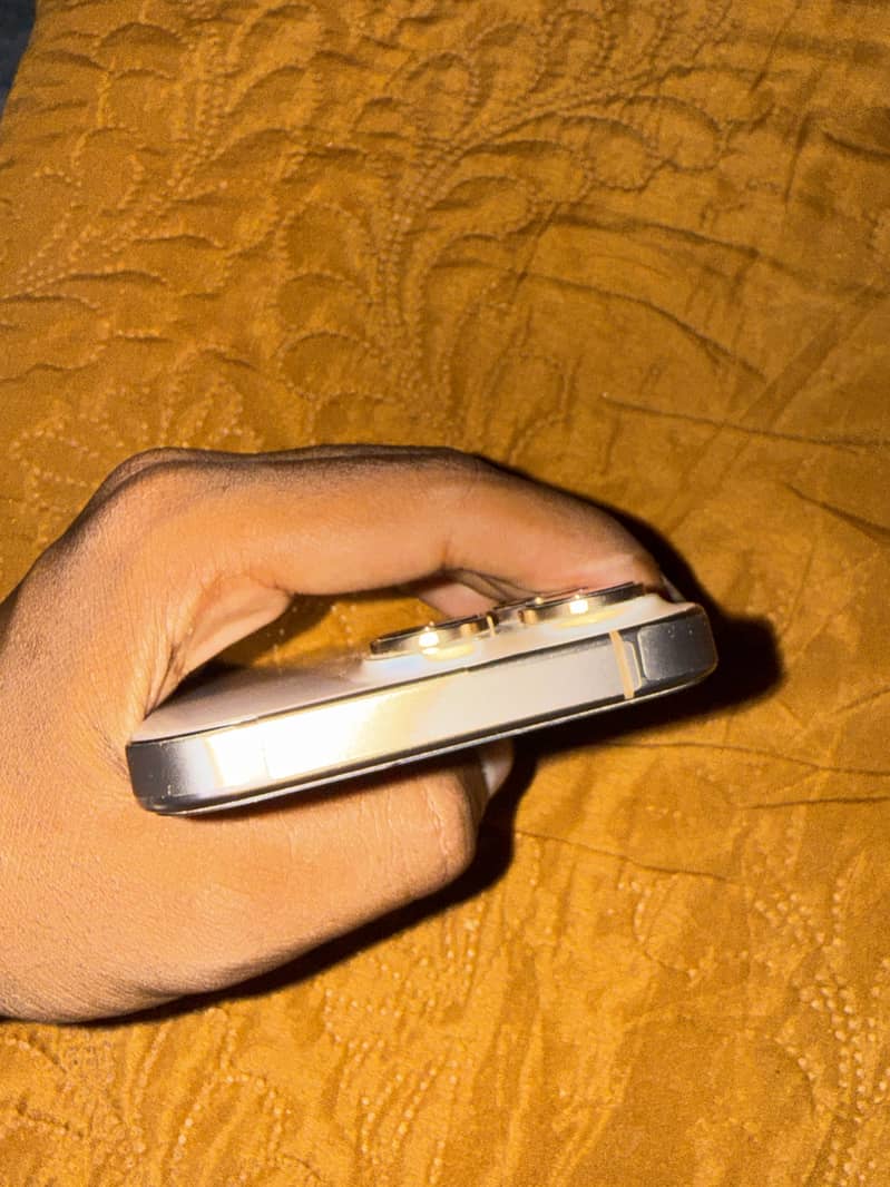 Apple iPhone 16 Pro 5