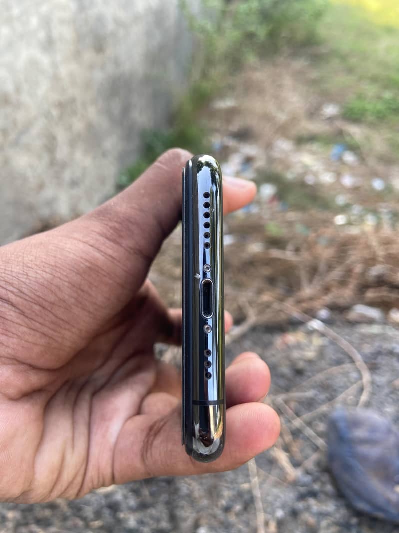Apple iPhone 11 Pro 7