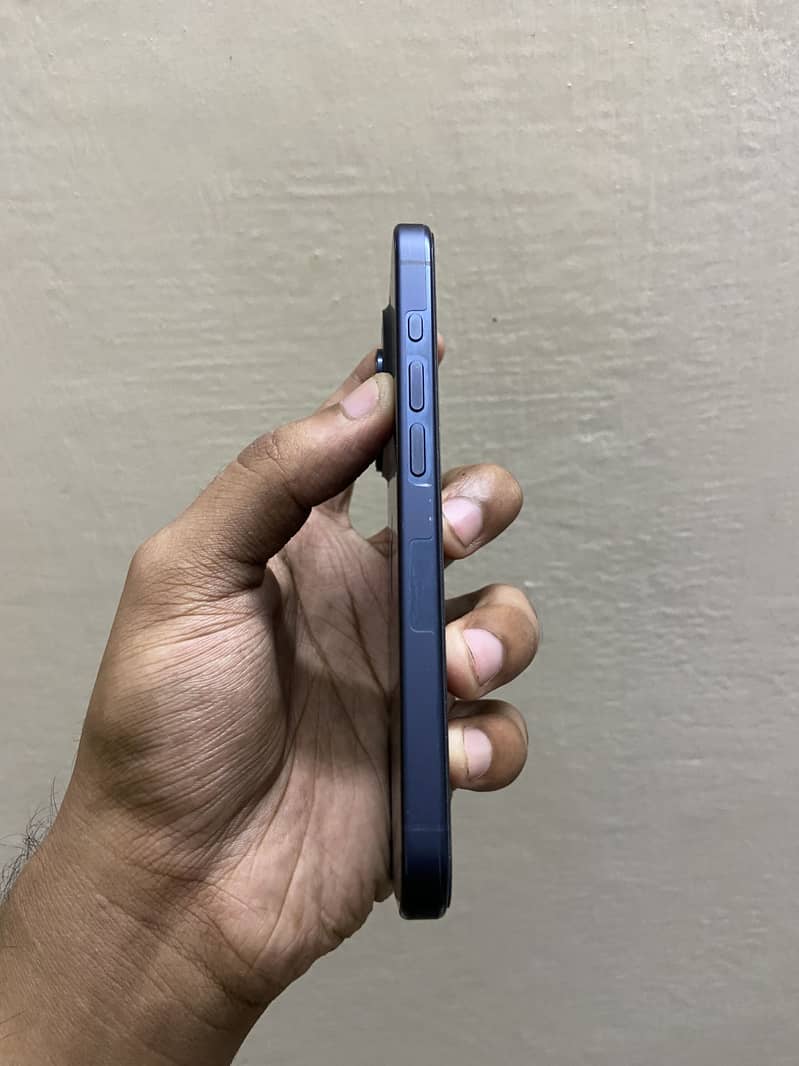 Apple iPhone 15 Pro 3
