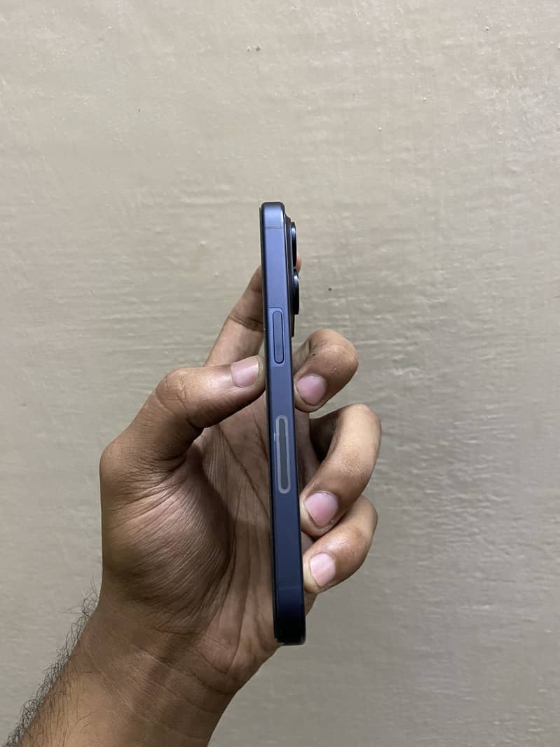 Apple iPhone 15 Pro 4