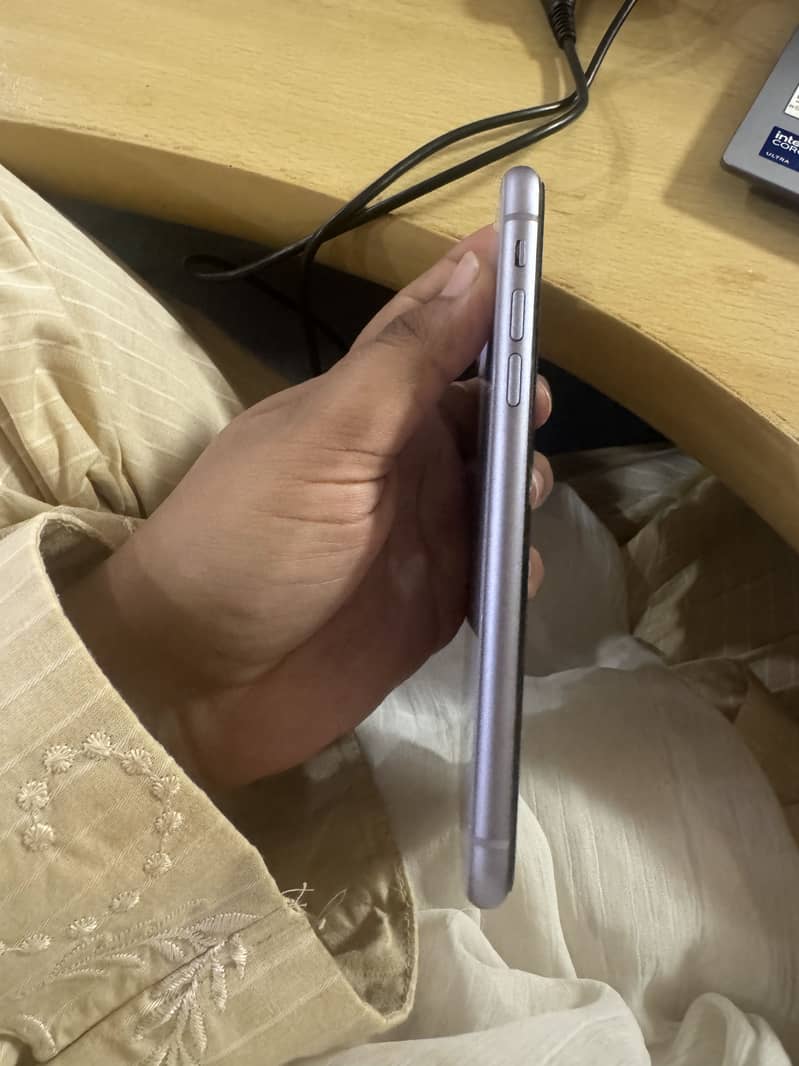 Apple iPhone 11 3