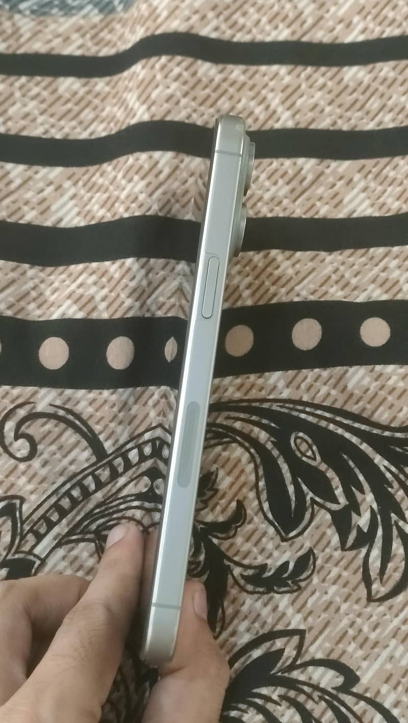 Apple iPhone 15 Pro Max 3