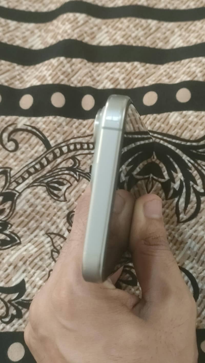 Apple iPhone 15 Pro Max 6