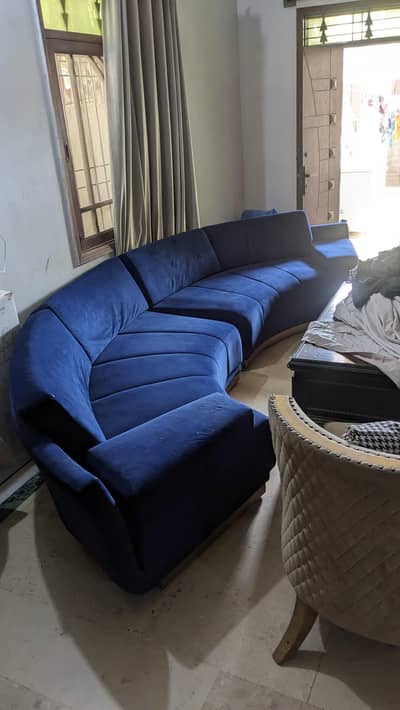 6 Seater Sofa with round shap table